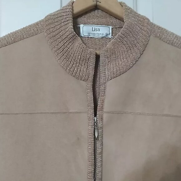 Lisa International Woman's SZ XL Tan/Beige Zip up Faux Suede Fur Vest - Picture 2 of 5